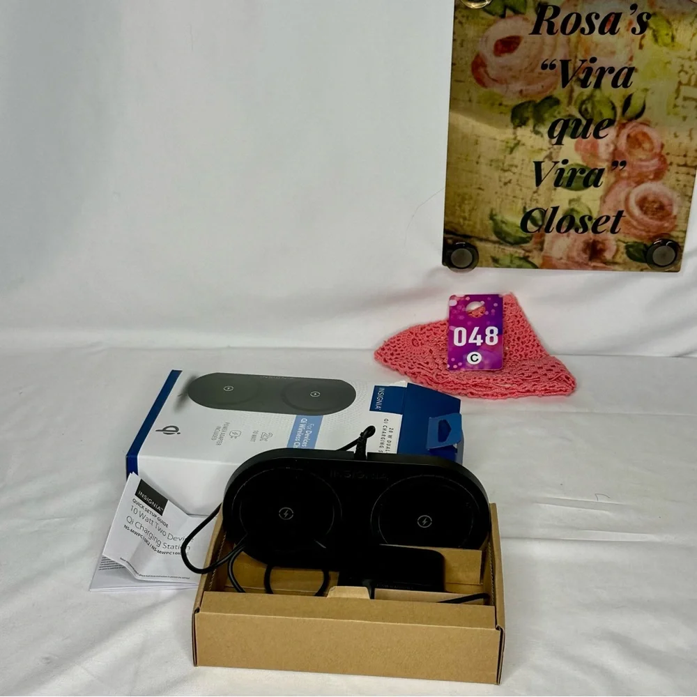 Insignia Qi Wireless Dual Charging Station